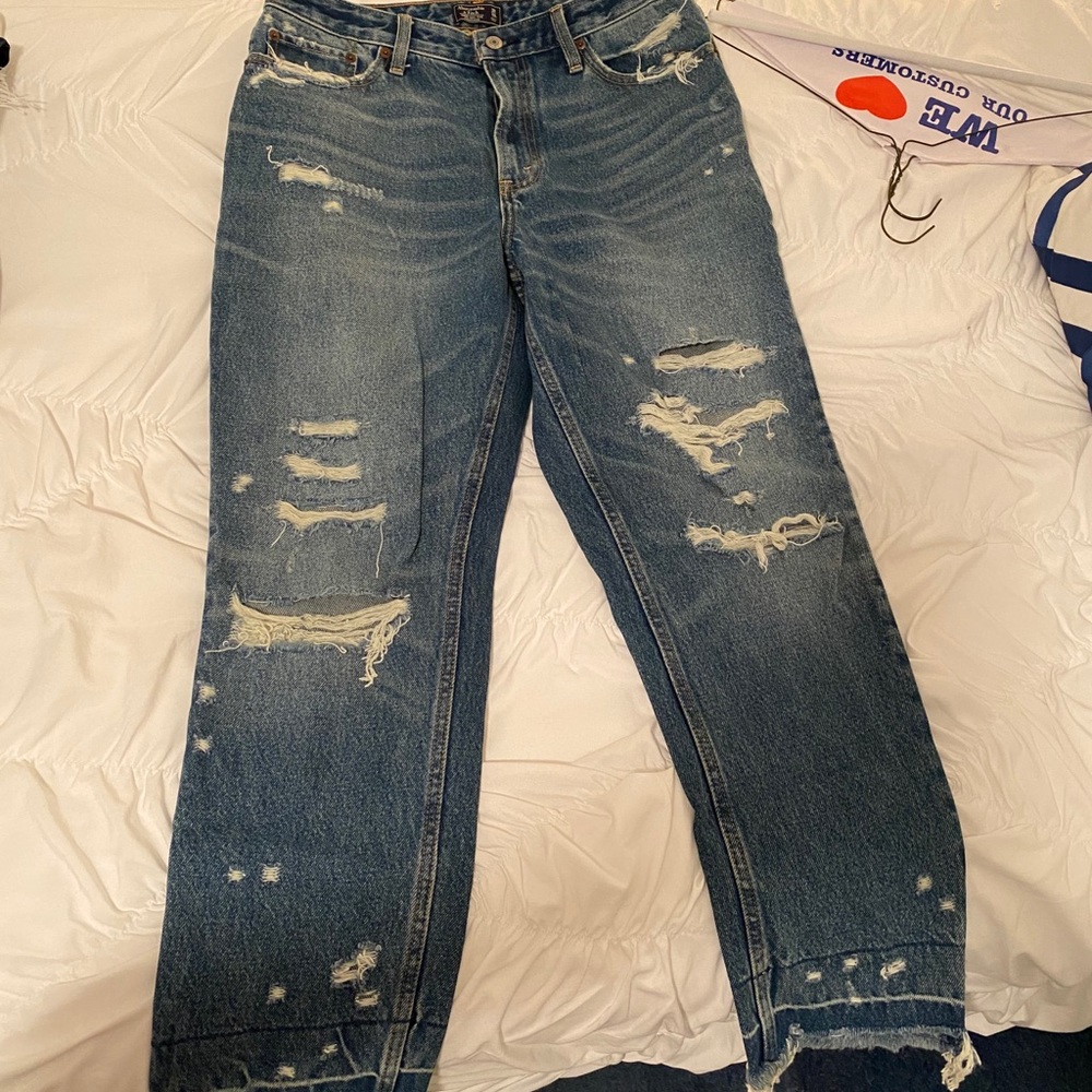 Abercrombie High Rise Girlfriend Ripped Jeans - Picture 3 of 7